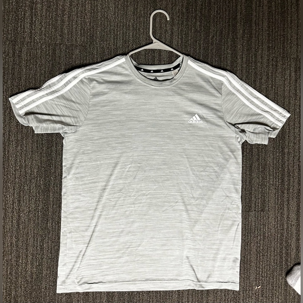 Adidas Men's 3 Stripe Gray Tech Tee Relaxed Fit Size M